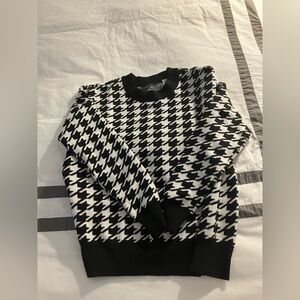 Tahari black and white houndstooth sweater XS
